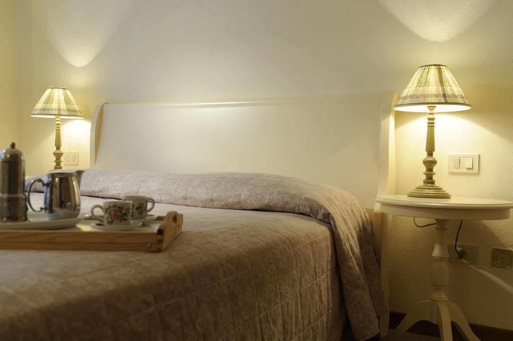 Park Hotel Zibellino 카스틸리오네 델라 페스카이아 외부 사진